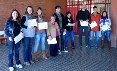 Professors de l'escola Montseny reben el diploma acreditatiu de formació en valors d’emprenedoria.