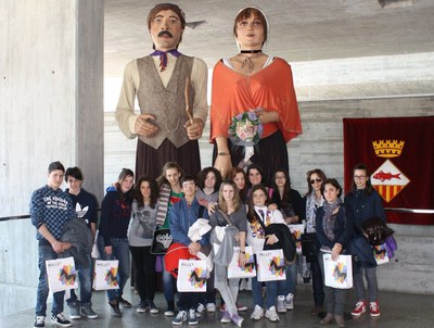 Josep Monràs rep joves alumnes italians a l’Ajuntament.