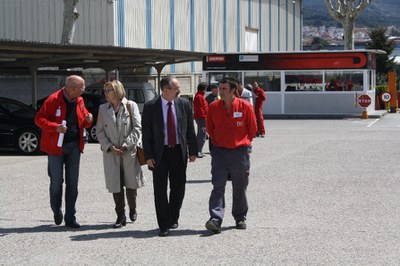 L’eurodiputada Maria Badia i Josep Monràs es reuneixen amb la direcció i el comitè d’empresa de Derbi.