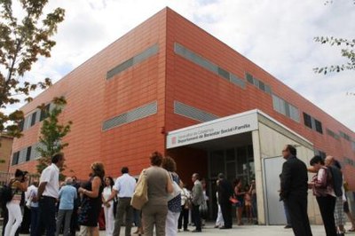 L’alcalde Josep Monràs i el conseller Cleries inauguren la residència de la Vinyota.