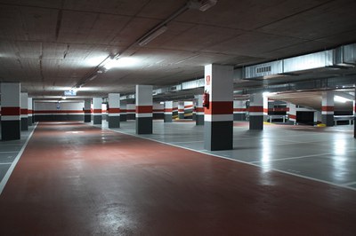 El Ple aprova la creació del servei d’aparcament de la plaça Joan Miró.