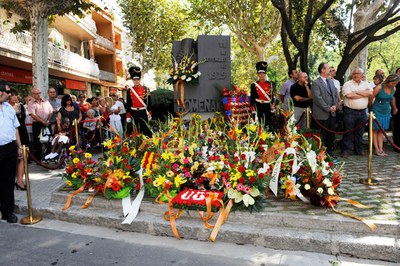 Mollet celebra l’Onze de Setembre amb un acte institucional davant el monument a Rafael Casanova.
