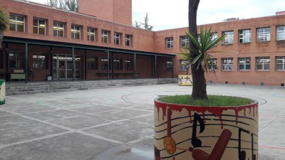 Pati de l'Escola Joan Abelló.