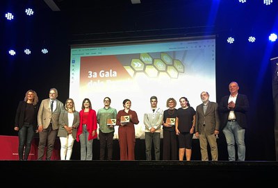 Foto de grup del Premi Eines amb els guanyadors i les autoritats.
