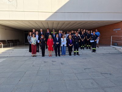 Foto de grup amb l’alcaldessa de Mollet del Vallès, Mireia Dionisio Calé i el  president de l’Institut de Seguretat Pública de Catalunya i conseller d’Interior, Joan Ignasi Elena i Garcia.