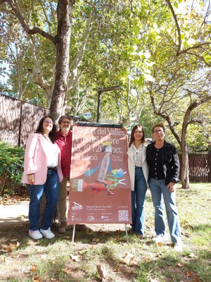 D’esquerra a dreta, la regidora del Centre d’Estudis Molletans, Estela Mas Cagide,  el director de la Xarxa de Viles del Llibre, Enric Bono, l’alcaldessa de Mollet del Vallès, Mireia Dionisio Calé i la regidora de Cultura, Mercè Pérez Piedrafita.