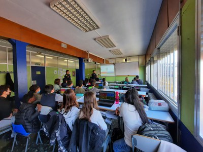 Més de 2.000 alumnes de tots els centres de Mollet participaran a la formació Internet Segura i Joves en Risc que imparteix la Policia Municipal.