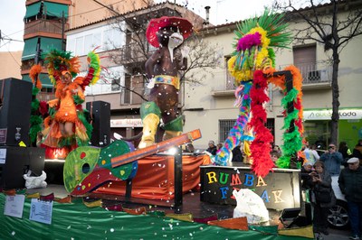 Rua Gats Rumberos (Millor Comparsa local 2023) Associació de Veïns Santa Rosa.