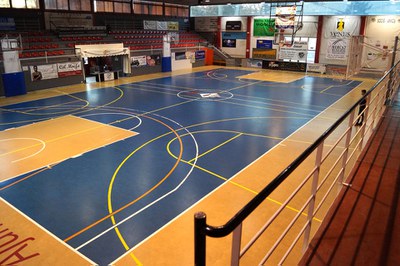 S’instal·la una nova caldera de gas al pavelló de Plana Lledó per millorar el sistema d’aigua calenta