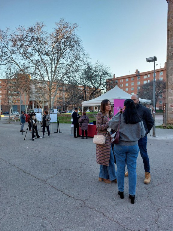 L'alcaldessa visitant Can Borrell