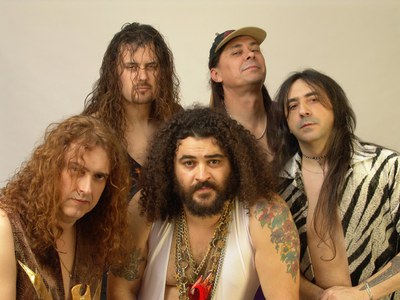 Mojinos Escozios + The Covers Band.