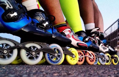 Taller d'iniciació al  patinatge  en línia.