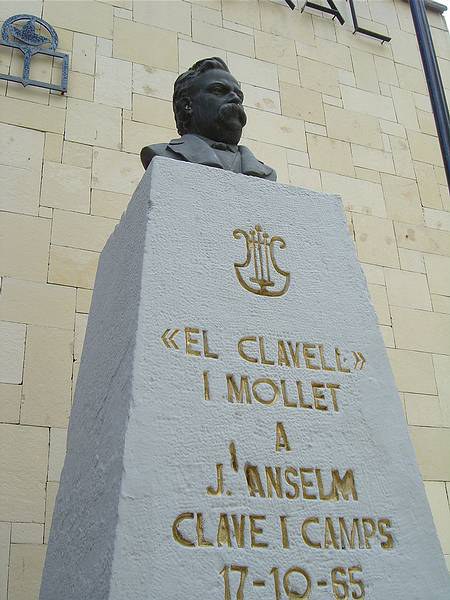 Monument a Anselm Clavé.