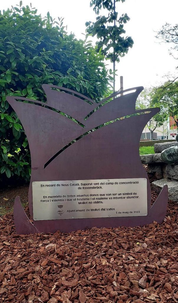 Monument en homenatge a Neus Català.