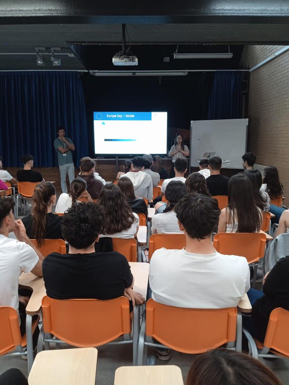 Xerrada a l’INS Gallecs Xerrada a l’INS Gallecs