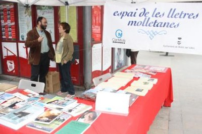 Sant Jordi 2012: Espai de les Lletres Molletanes (els autors molletans signaran els seus llibres).