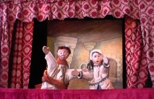 7a Mostra Internacional de Titelles: El guinyol - Artur i Blancaflor, a càrrec de la Cia. Pengim-penjam.