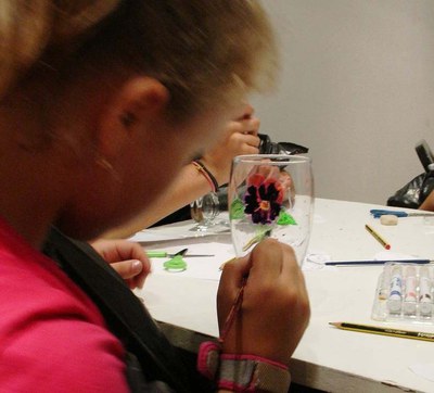 Pintem vidre. Taller familiar.