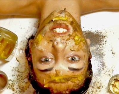 Visual Marineta, cinema fet per joves directors: "Habitud alimentaire" Videoart, a càrrec d'Alba Rihe.