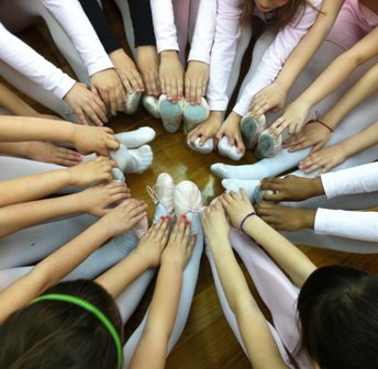 Dia Internacional de la Dansa: Les escoles ballen.