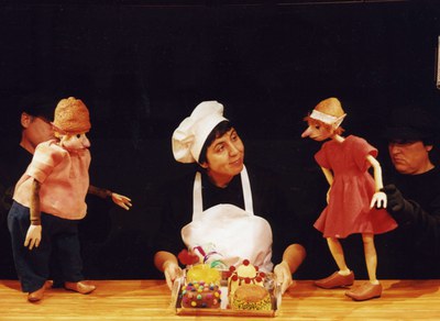 8a Mostra Internacional de Titelles: "La pastissera i els Follets". Espectacle de La Xarxa. Cia L'Estaquirot Teatre.