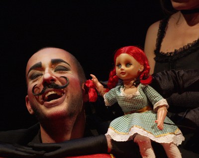 8a Mostra Internacional de Titelles: "Chez la Poupée cabaret" , a càrrec de la Cia Chez la Popupée. Espectacle de titelles per a adults.