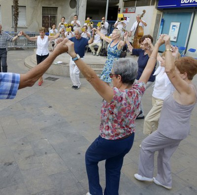 Festa Major 2014: Ballada de sardanes i ball vuitcentistes amb la Cobla Ciutat de Terrassa.