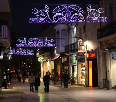 Encesa de l'enllumenat de Nadal i ambientació musical nadalenca.