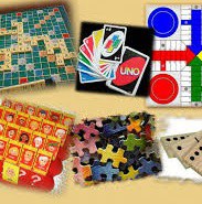 Juguem! Tarda de jocs de taula.