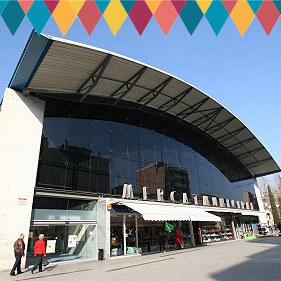 Carnaval 2020: El Carnestoltes visita el Mercat Municipal.
