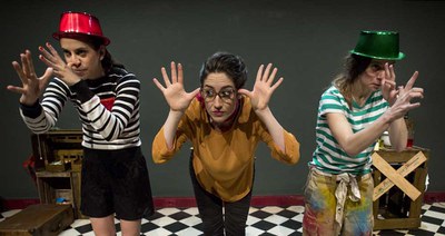 Teatre familiar: "Les Supertietes"  a càrrec de la Cia. Les Bianchis.