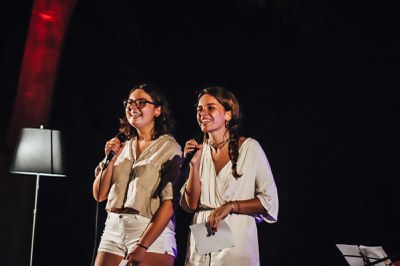 Arts i Escena: Concert 25 de novembre contra la violència masclista. Actuació de Diveu Duet.