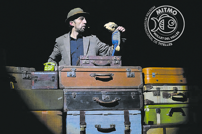 "Eu quero en Lua" a cargo de Cía. Partículas Elementares.