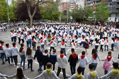 LAS ESCUELAS BAILAN, con motivo del Día Internacional de la Danza.