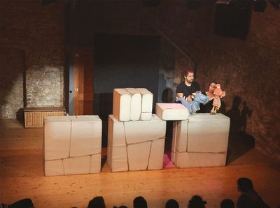 Maure el dinosaurio (Companyia Teatre Nu).