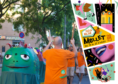 Pasacalle de inicio de Fiesta Mayor con el séquito popular.