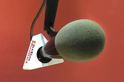 Realización y emisión en directo desde Ràdio Mollet del programa "Nuestros mayores".