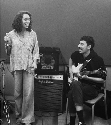 Resonancias femeninas: Actuación de Letícia Sales & Artur Canadell.