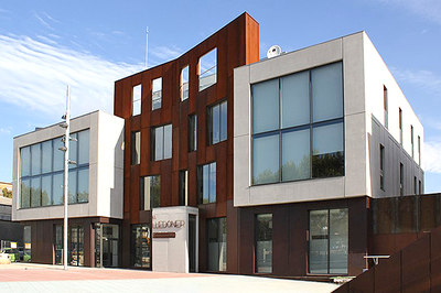 Fachada de El Lledoner.