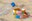 Taller de pulseras hechas con materiales reciclados