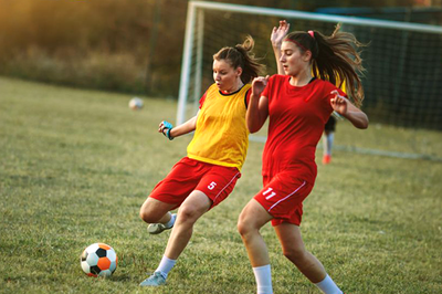 Partido de fútbol femenino.