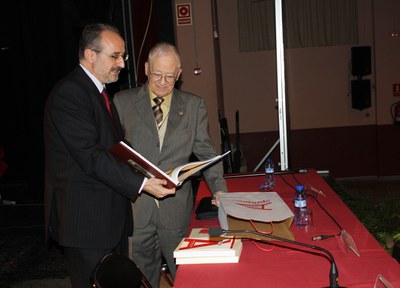 Concessió de la medalla de la Ciutat a Josep M. Suñé i Arbussà.