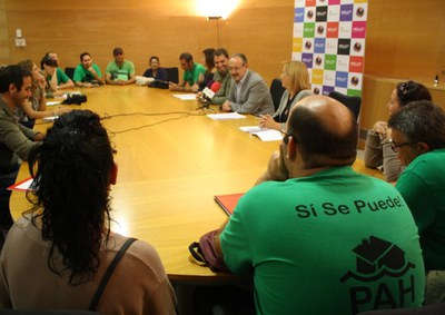 Acord amb la Plataforma d'Afectats per la Hipoteca per evitar desnonaments .
