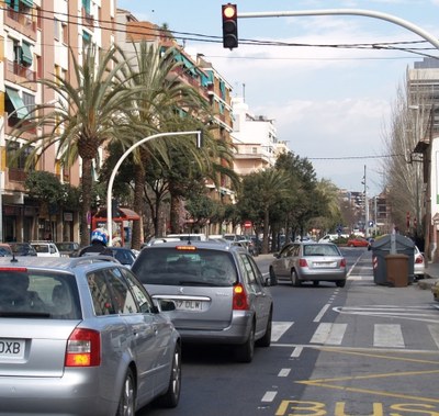 Obres a l'avinguda de Burgos per millorar la seguretat i la mobilitat.