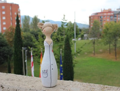 Mollet mostra la seva solidaritat amb Teresa Romero amb una dona d'aigua.