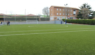 Finalitzen les obres de millora del camp de futbol de l'EEE Can Vila.