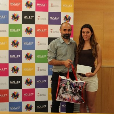Laia Manresa, de l'Institut de Mollet del Vallès, guanya el XVI Premi Juvenil Vicenç Plantada .
