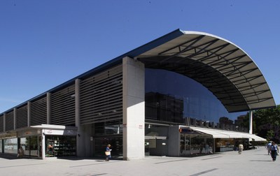 El mercat municipal obre tot el mes d'agost.