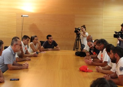 L'alcalde Josep Monràs i el regidor d'ocupació, Raul Broto es reuneixen amb el comité d'empresa de Valeo.