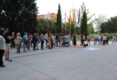 Col·labora amb els refugiats de Síria  .